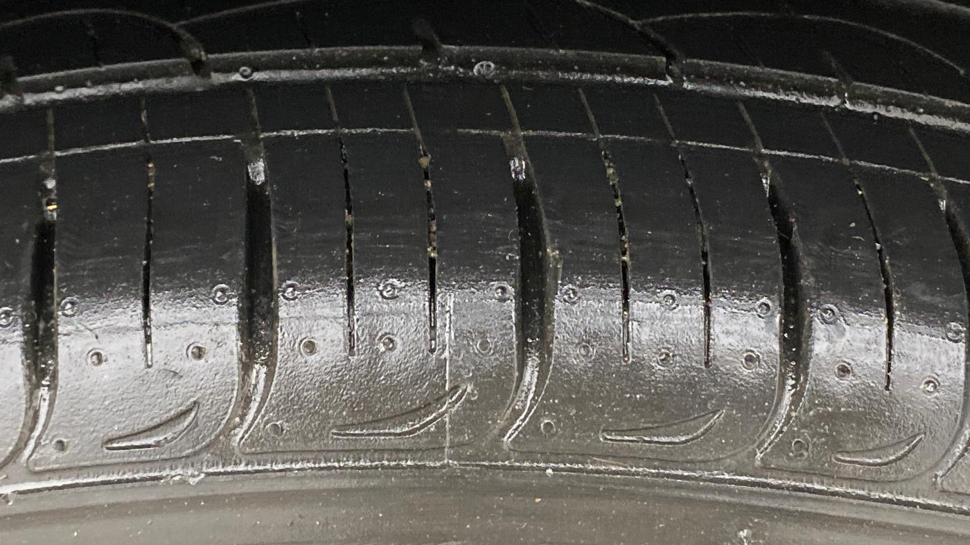 2019 Hyundai Tucson GLS 2WD AT PETROL, Petrol, Automatic, 79,823 km, Left Rear Tyre Tread