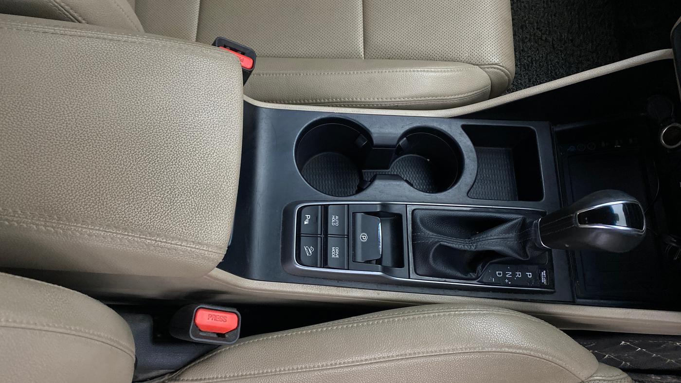 2019 Hyundai Tucson GLS 2WD AT PETROL, Petrol, Automatic, 79,823 km, Gear Lever