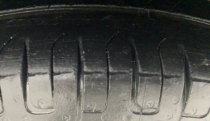 2016 Renault Kwid RXT 0.8, Petrol, Manual, 61,802 km, Left Front Tyre Tread