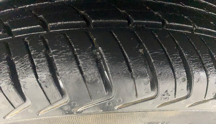 2016 Renault Kwid RXT 0.8, Petrol, Manual, 61,802 km, Right Rear Tyre Tread