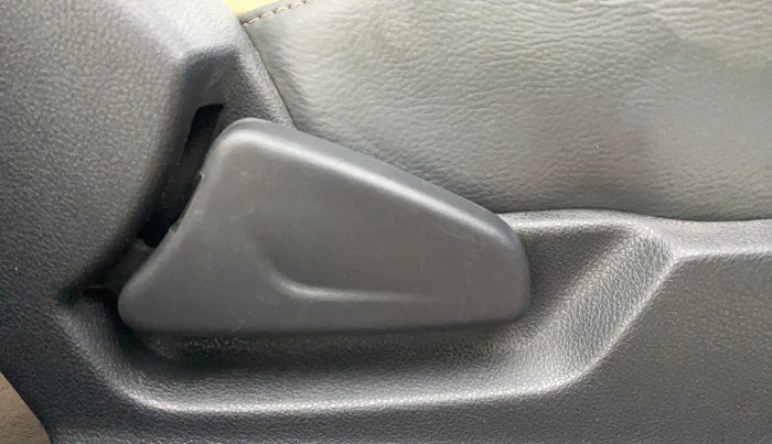 2016 Renault Kwid RXT 0.8, Petrol, Manual, 61,802 km, Driver Side Adjustment Panel