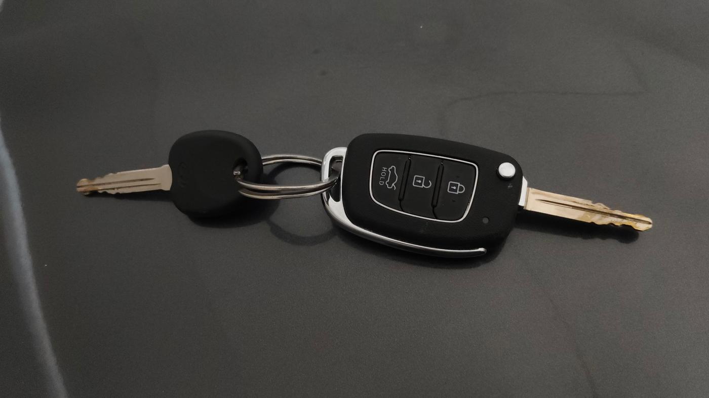 2021 Hyundai AURA S 1.2 CNG, CNG, Manual, 76,452 km, Key Close Up