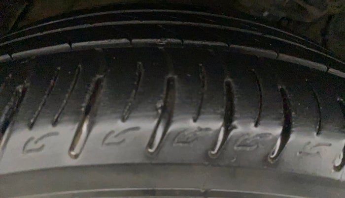 2021 Mahindra XUV300 W8 (O) 1.5 DIESEL, Diesel, Manual, 48,753 km, Right Rear Tyre Tread