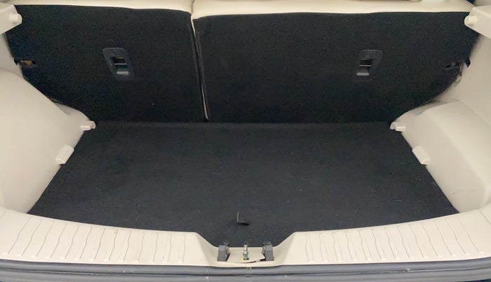 2021 Mahindra XUV300 W8 (O) 1.5 DIESEL, Diesel, Manual, 48,753 km, Boot Inside