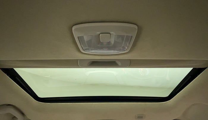 2021 Mahindra XUV300 W8 (O) 1.5 DIESEL, Diesel, Manual, 48,753 km, Moonroof/ Sunroof