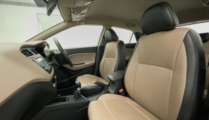 2016 Hyundai Elite i20 ASTA 1.2 (O), Petrol, Manual, 25,738 km, Right Side Front Door Cabin