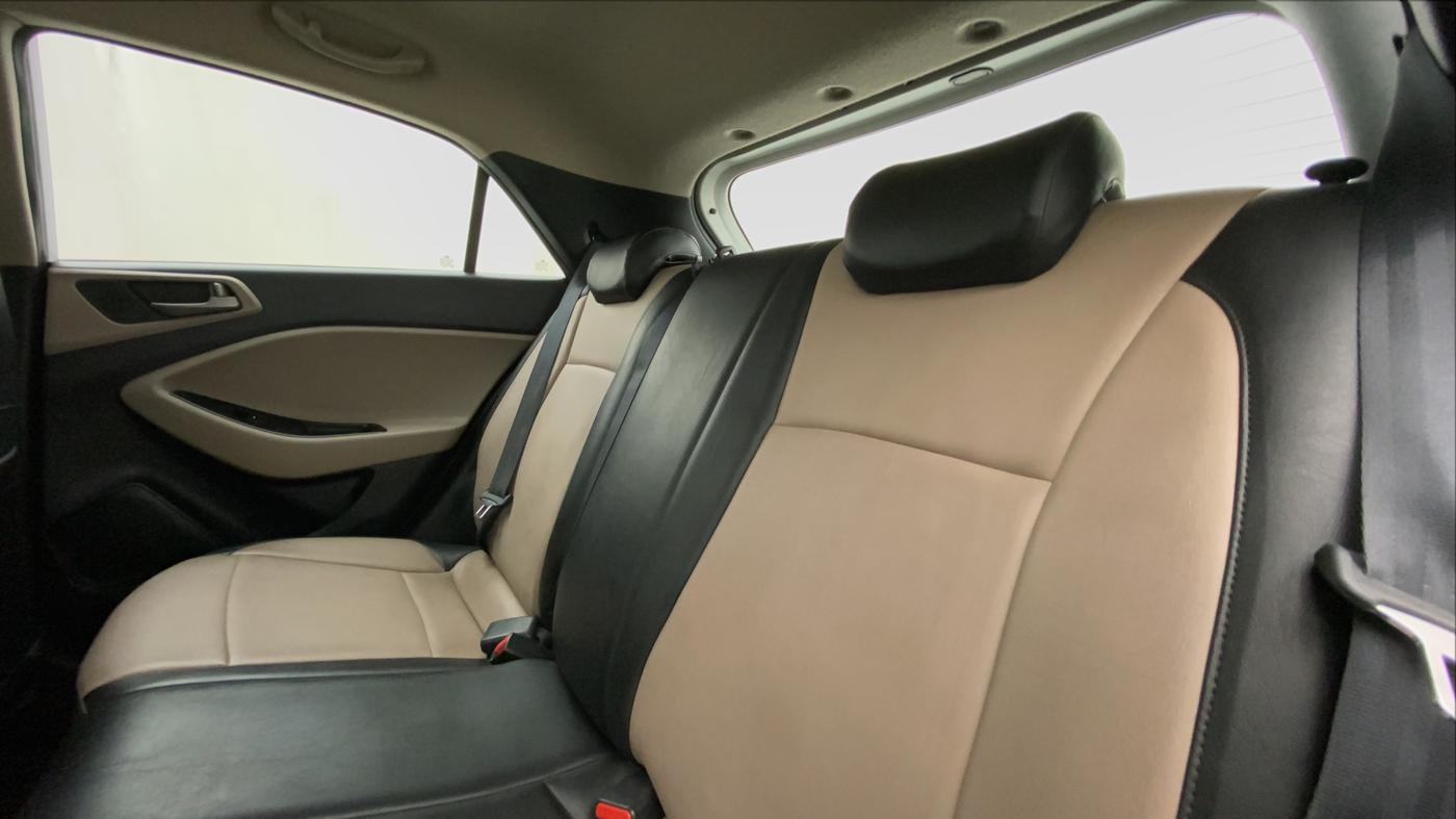 2016 Hyundai Elite i20 ASTA 1.2 (O), Petrol, Manual, 25,738 km, Right Side Rear Door Cabin