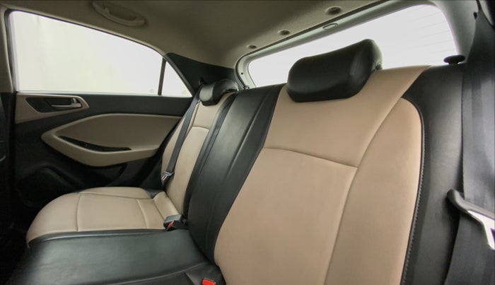 2016 Hyundai Elite i20 ASTA 1.2 (O), Petrol, Manual, 25,738 km, Right Side Rear Door Cabin