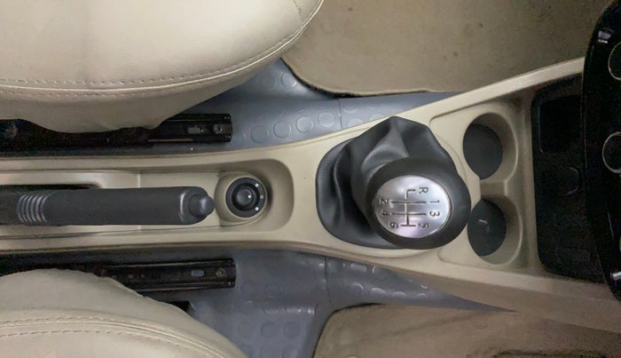 2014 Nissan Terrano XL (D), Diesel, Manual, 83,991 km, Gear Lever