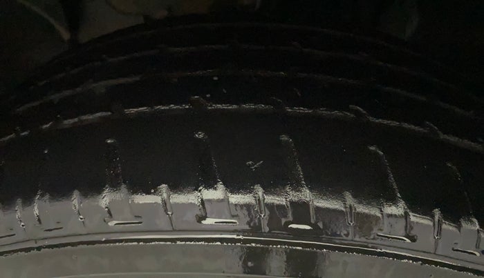 2014 Nissan Terrano XL (D), Diesel, Manual, 83,991 km, Left Front Tyre Tread