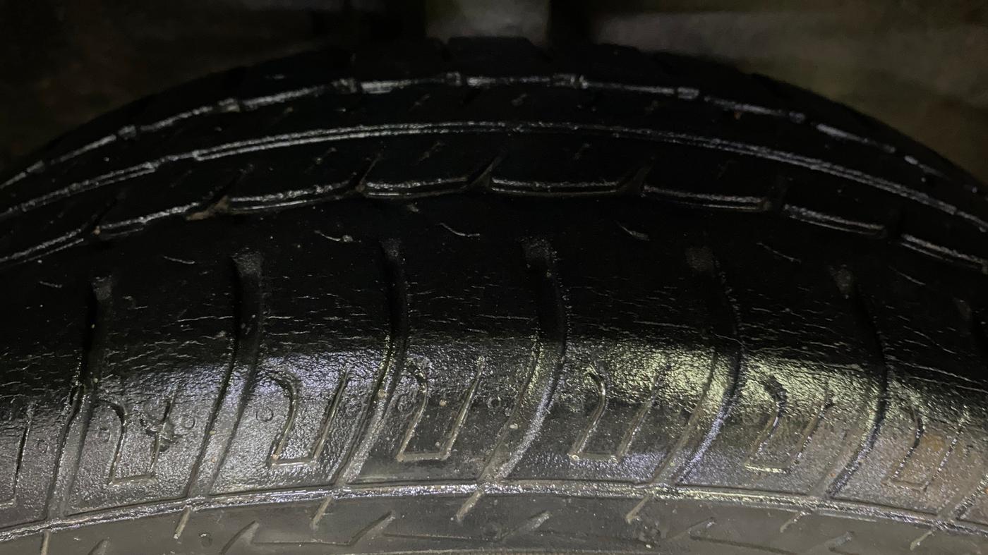 2016 Maruti Wagon R 1.0 VXI, Petrol, Manual, 26,165 km, Right Front Tyre Tread