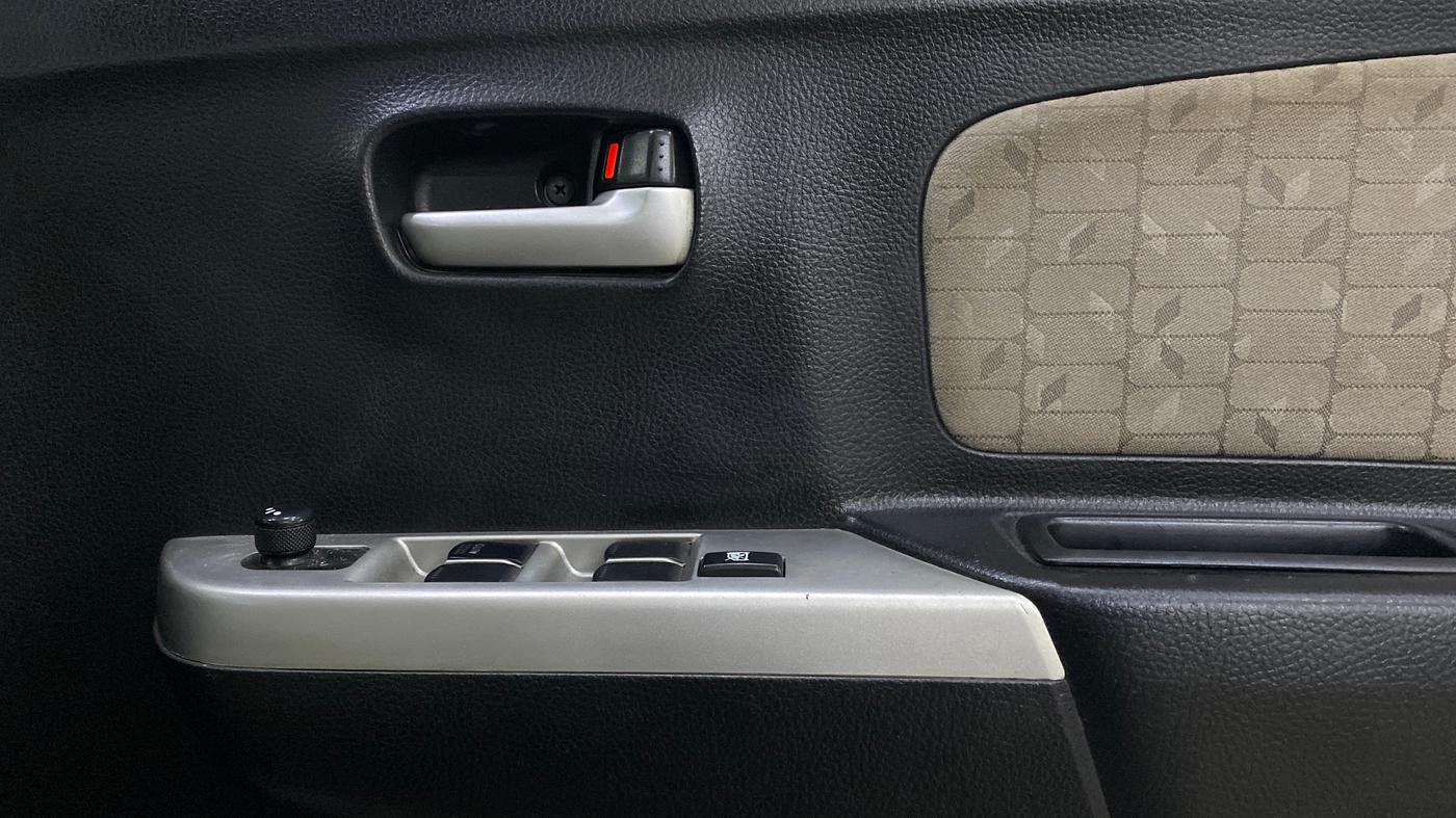 2016 Maruti Wagon R 1.0 VXI, Petrol, Manual, 26,165 km, Driver Side Door Panels Control