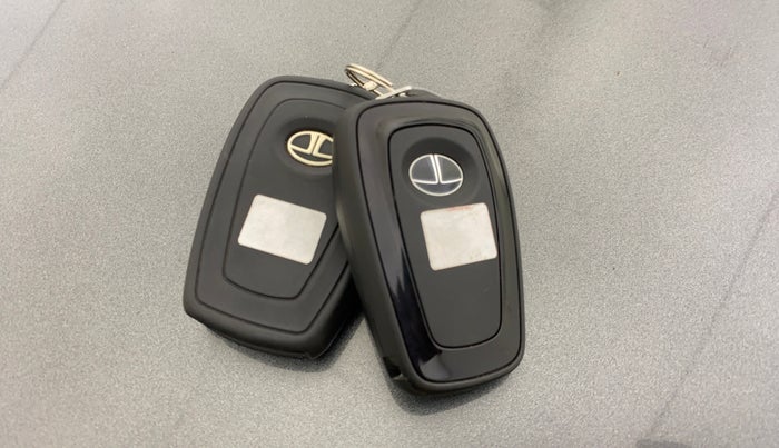 2022 Tata TIAGO NRG XZ AMT, Petrol, Automatic, 36,334 km, Key Close Up