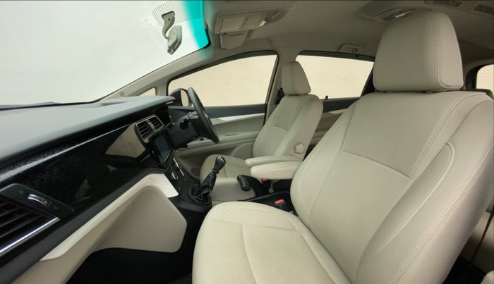 2018 Mahindra MARAZZO M8 7 STR, Diesel, Manual, 17,346 km, Right Side Front Door Cabin