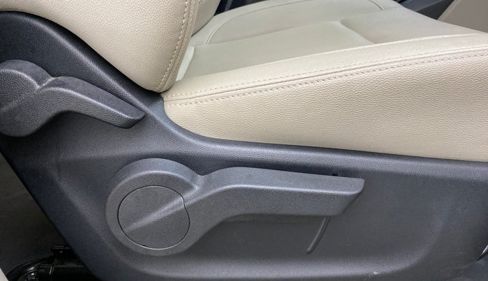 2018 Mahindra MARAZZO M8 7 STR, Diesel, Manual, 17,346 km, Driver Side Adjustment Panel