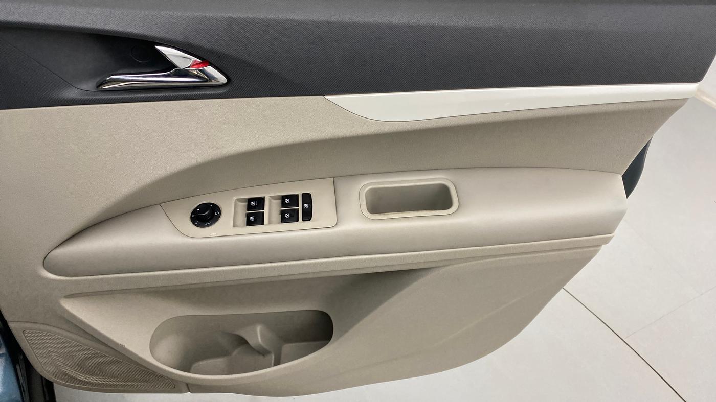 2018 Mahindra MARAZZO M8 7 STR, Diesel, Manual, 17,346 km, Driver Side Door Panels Control