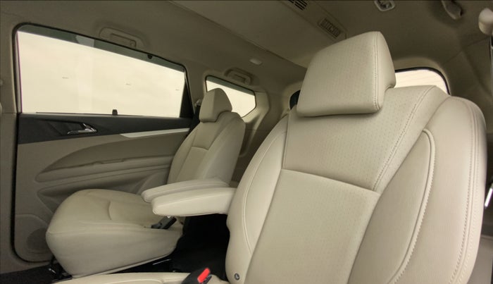 2018 Mahindra MARAZZO M8 7 STR, Diesel, Manual, 17,346 km, Right Side Rear Door Cabin