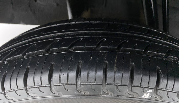 2018 Renault Kwid 1.0 RXT Opt, Petrol, Manual, 9,391 km, Right Rear Tyre Tread