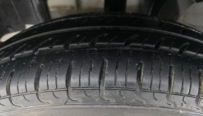 2018 Renault Kwid 1.0 RXT Opt, Petrol, Manual, 9,391 km, Left Front Tyre Tread
