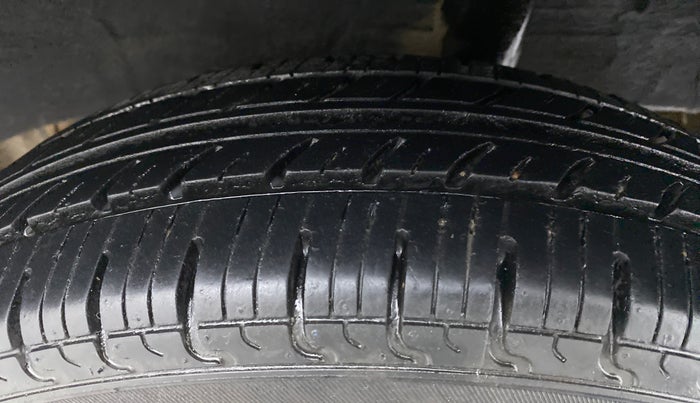2018 Renault Kwid 1.0 RXT Opt, Petrol, Manual, 9,391 km, Left Rear Tyre Tread