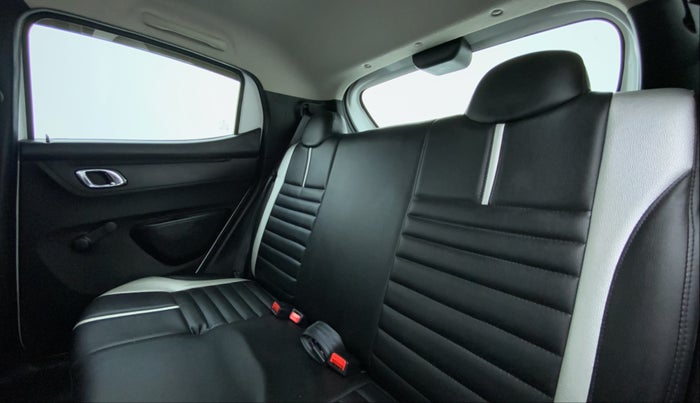 2018 Renault Kwid 1.0 RXT Opt, Petrol, Manual, 9,391 km, Right Side Rear Door Cabin