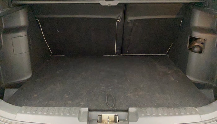 2016 Maruti Vitara Brezza ZDI PLUS DUAL TONE, Diesel, Manual, 1,00,245 km, Boot Inside