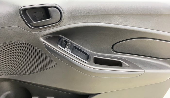 2015 Ford New Figo AMBIENTE 1.2 PETROL, Petrol, Manual, 25,458 km, Driver Side Door Panels Control