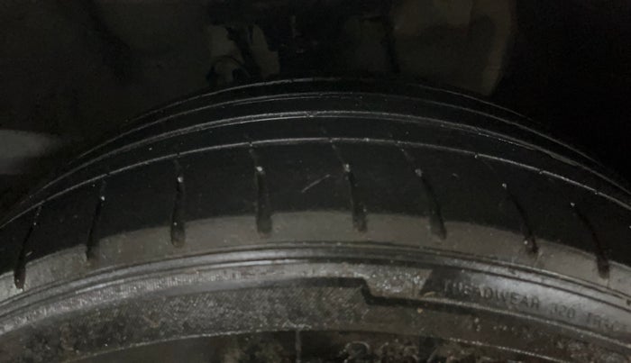 2019 Hyundai Elite i20 SPORTZ PLUS 1.2, Petrol, Manual, 27,208 km, Right Front Tyre Tread