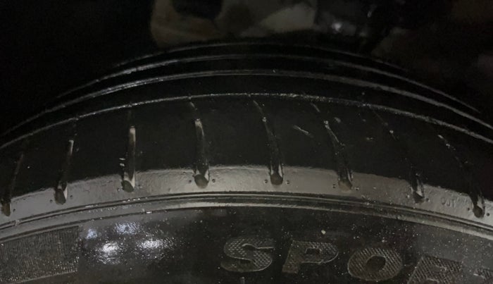 2019 Hyundai Elite i20 SPORTZ PLUS 1.2, Petrol, Manual, 27,208 km, Left Front Tyre Tread