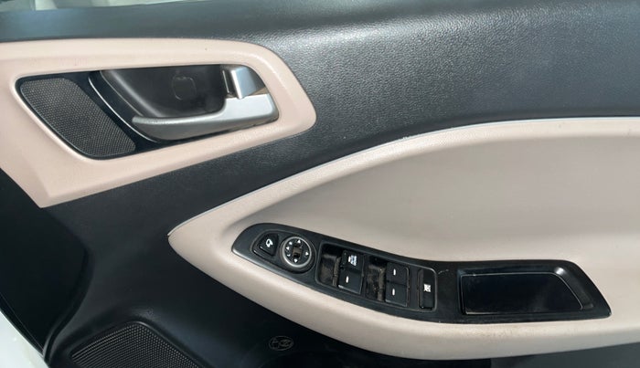 2019 Hyundai Elite i20 SPORTZ PLUS 1.2, Petrol, Manual, 27,208 km, Driver Side Door Panels Control