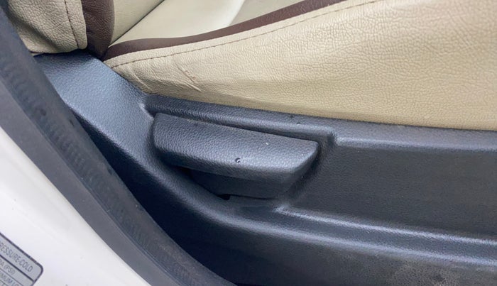 2013 Hyundai Eon ERA +, Petrol, Manual, 69,356 km, Driver Side Adjustment Panel