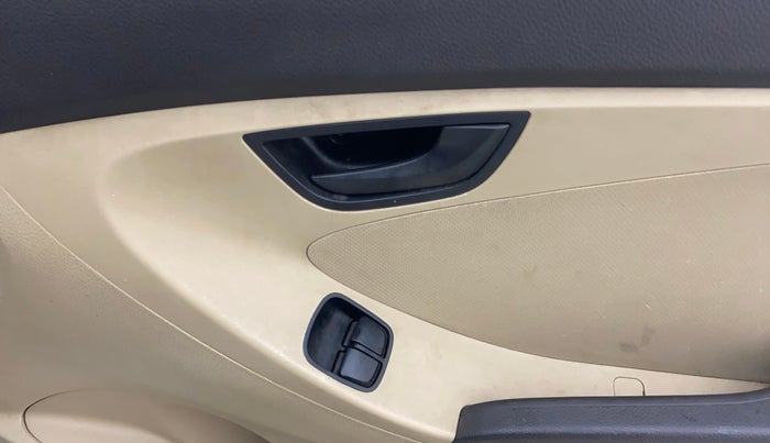 2013 Hyundai Eon ERA +, Petrol, Manual, 69,356 km, Driver Side Door Panels Control