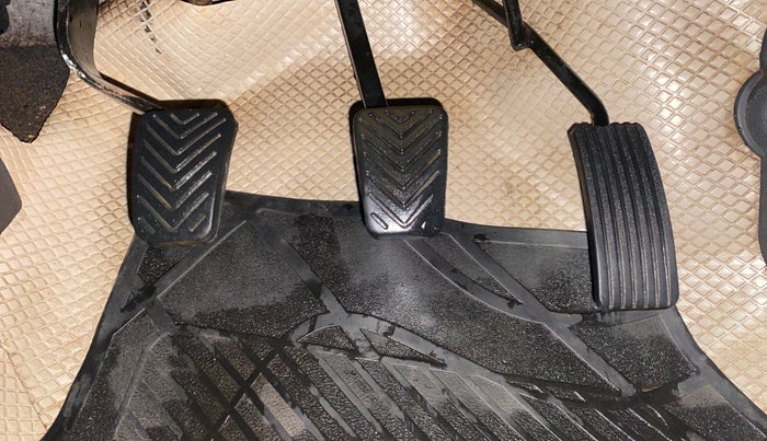 2013 Hyundai Eon ERA +, Petrol, Manual, 69,356 km, Pedals