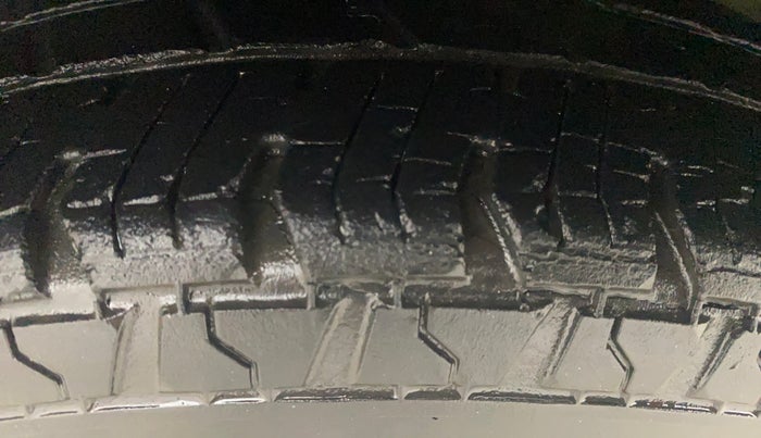 2013 Hyundai Eon ERA +, Petrol, Manual, 69,356 km, Left Front Tyre Tread