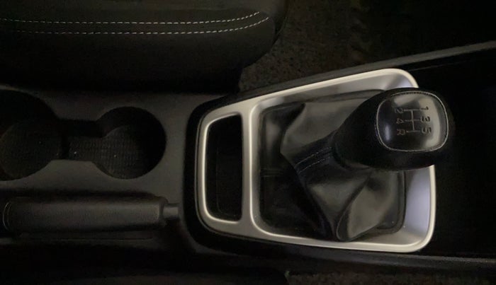 2021 Hyundai VENUE S 1.2, Petrol, Manual, 66,300 km, Gear Lever