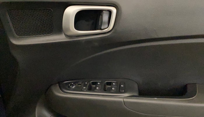 2021 Hyundai VENUE S 1.2, Petrol, Manual, 66,300 km, Driver Side Door Panels Control