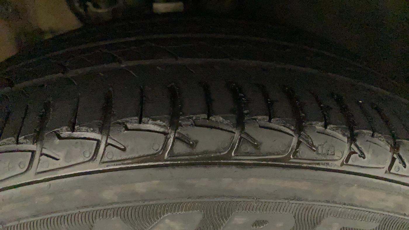 2019 Volkswagen Ameo COMFORTLINE 1.0L, Petrol, Manual, 34,651 km, Right Front Tyre Tread