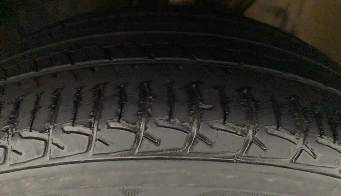 2019 Volkswagen Ameo COMFORTLINE 1.0L, Petrol, Manual, 34,651 km, Left Front Tyre Tread