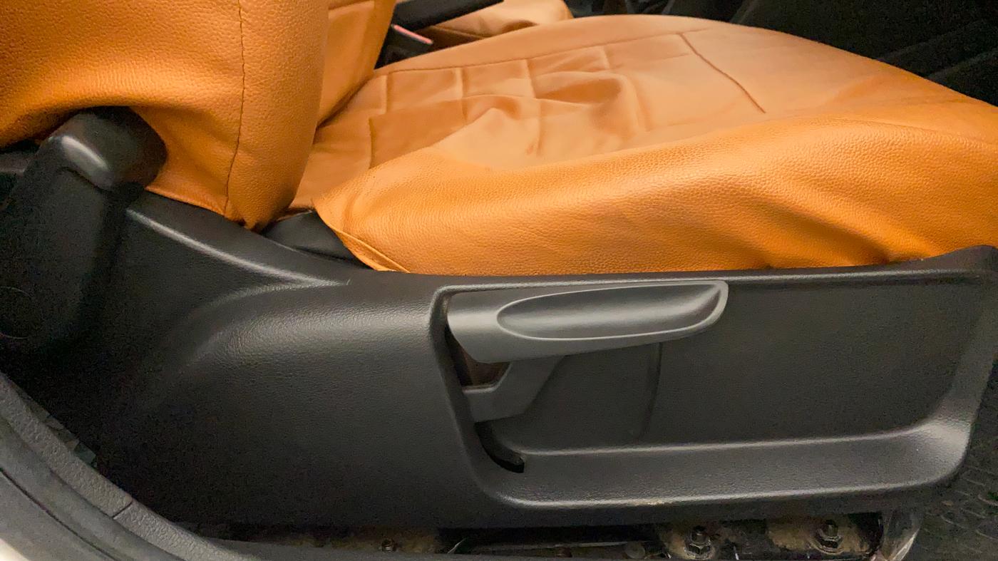 2019 Volkswagen Ameo COMFORTLINE 1.0L, Petrol, Manual, 34,651 km, Driver Side Adjustment Panel