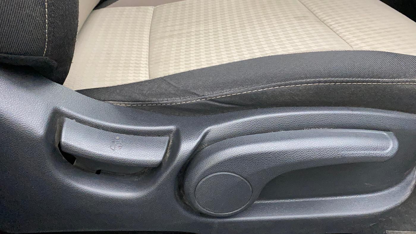 2019 Hyundai Elite i20 ASTA (O) CVT, Petrol, Automatic, 18,643 km, Driver Side Adjustment Panel
