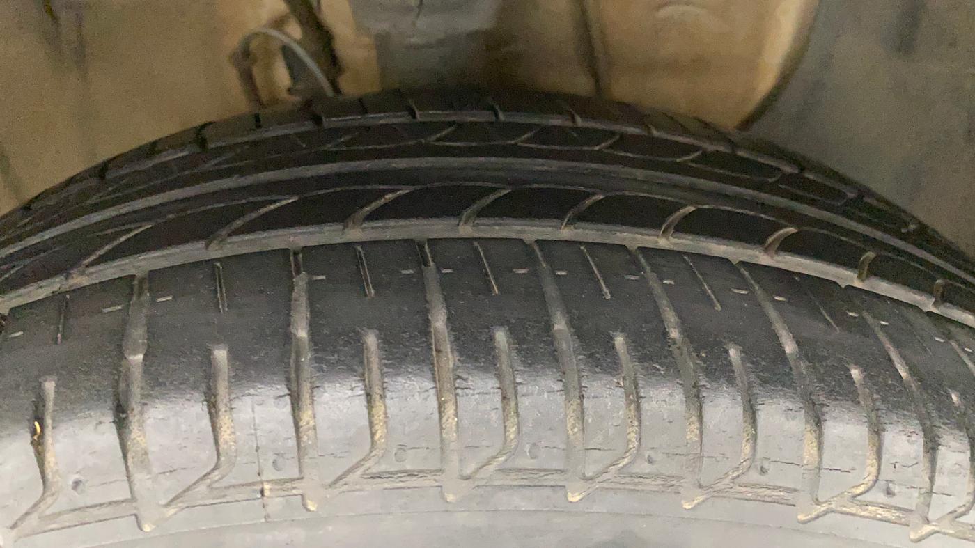 2019 Hyundai Elite i20 ASTA (O) CVT, Petrol, Automatic, 18,643 km, Right Front Tyre Tread