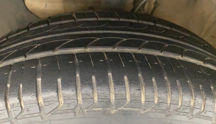 2019 Hyundai Elite i20 ASTA (O) CVT, Petrol, Automatic, 18,643 km, Left Front Tyre Tread