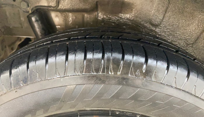 2015 Maruti Wagon R 1.0 VXI, Petrol, Manual, 57,421 km, Right Rear Tyre Tread