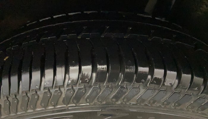 2016 Ford Ecosport TITANIUM 1.5L PETROL AT, Petrol, Automatic, 20,080 km, Left Rear Tyre Tread