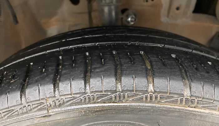 2012 Honda Brio S MT, Petrol, Manual, 97,935 km, Right Front Tyre Tread