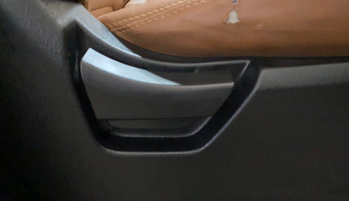 2022 Mahindra Scorpio S5, Diesel, Manual, 66,339 km, Driver Side Adjustment Panel