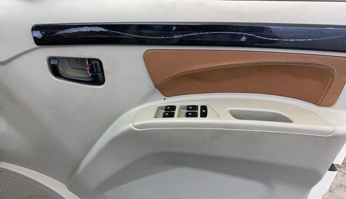 2022 Mahindra Scorpio S5, Diesel, Manual, 66,339 km, Driver Side Door Panels Control