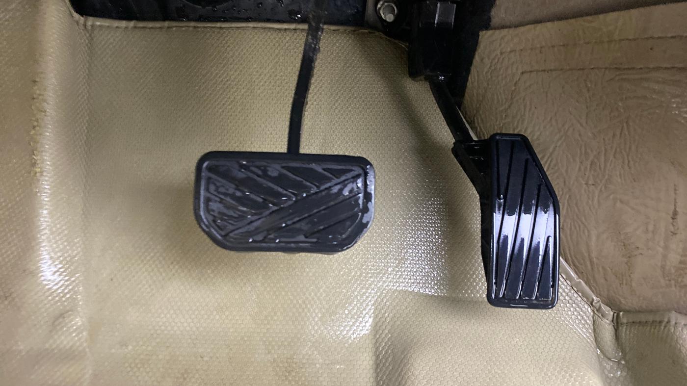 2022 Maruti Dzire ZXI AMT, Petrol, Automatic, 87,333 km, Pedals