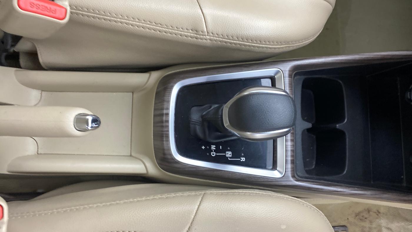 2022 Maruti Dzire ZXI AMT, Petrol, Automatic, 87,333 km, Gear Lever