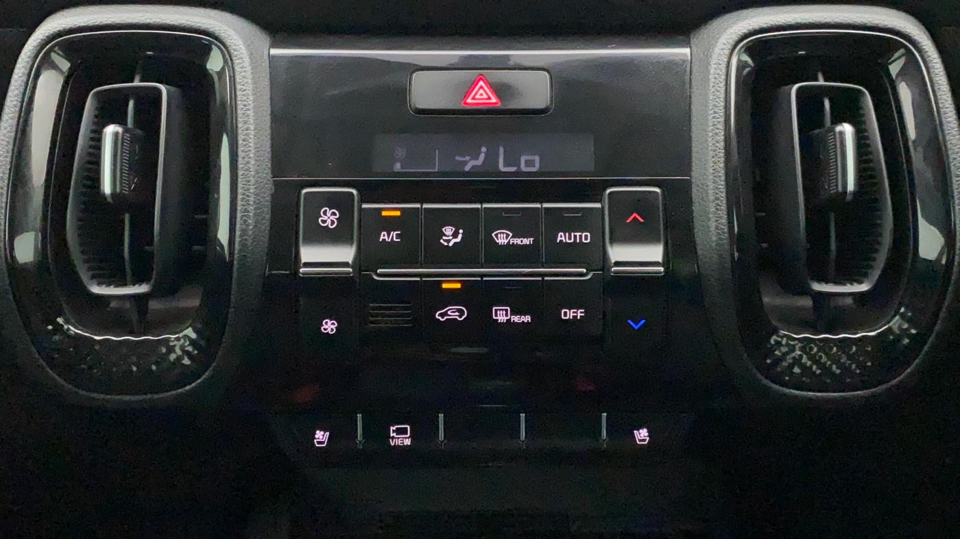 2020 KIA SONET GTX PLUS 1.5 MT DUAL TONE, Diesel, Manual, 39,742 km, Automatic Climate Control